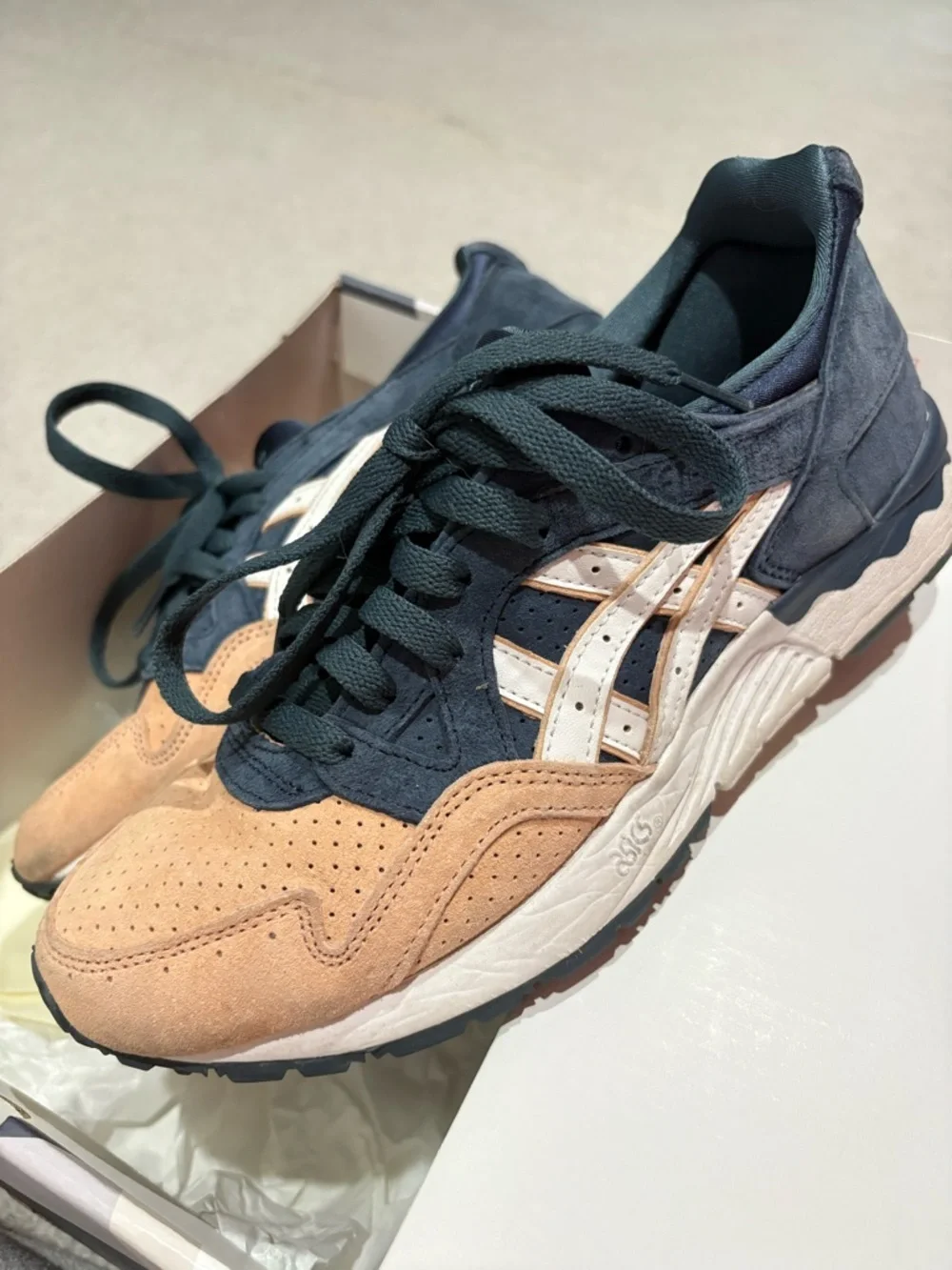 ASICS x KITH - Picture 2 of 9